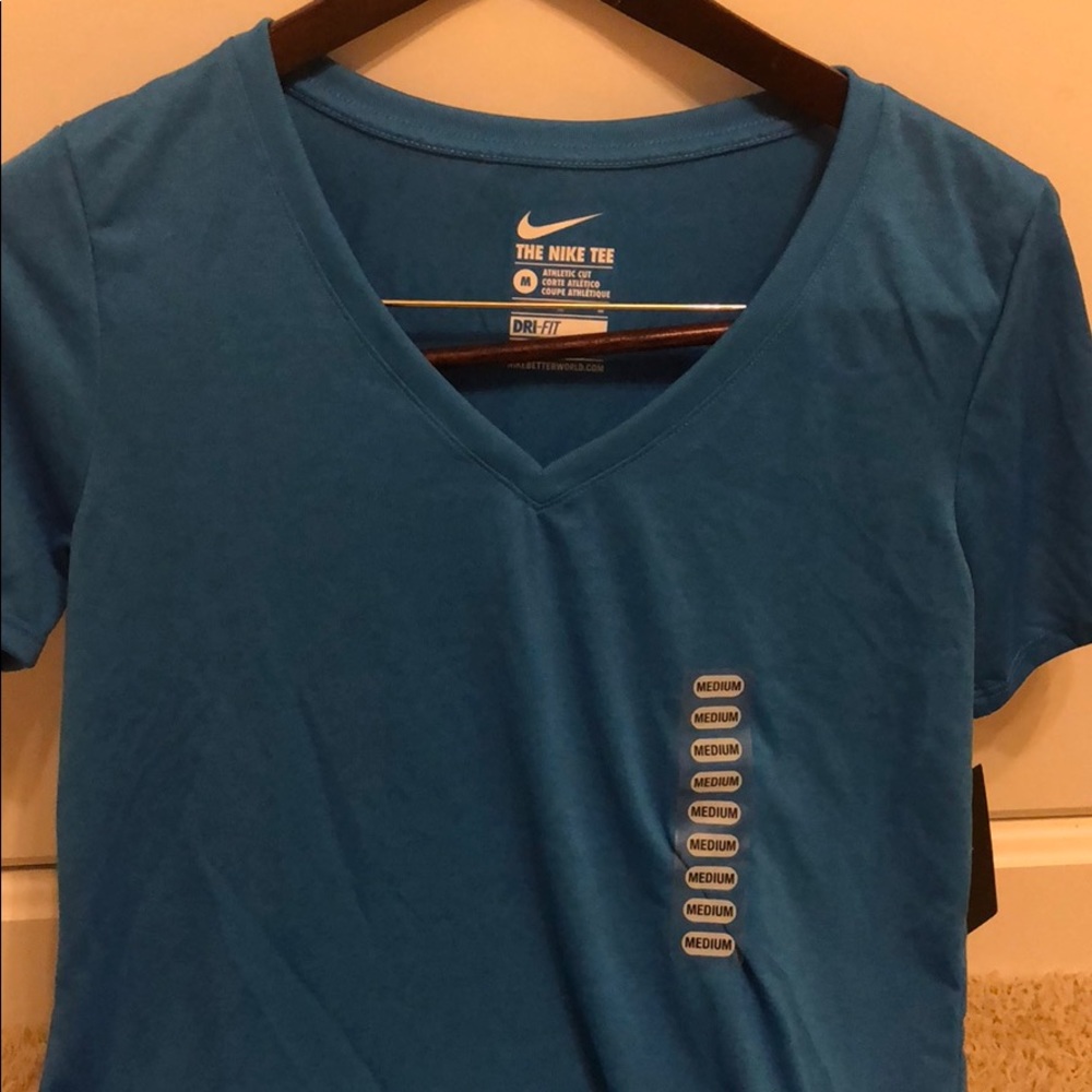 Women’s Nike Tee NWT never been worn